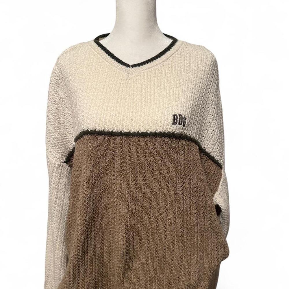 Bdg two tone knit v neck sweater